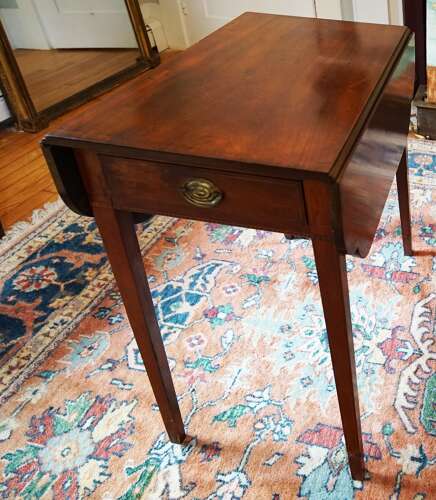 19th Century English Federal Pembroke drop leaf table