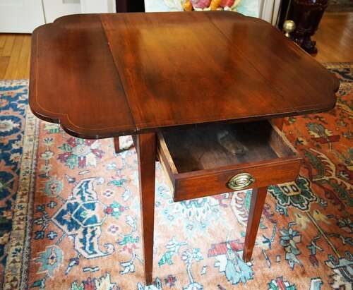 19th Century English Federal Pembroke drop leaf table