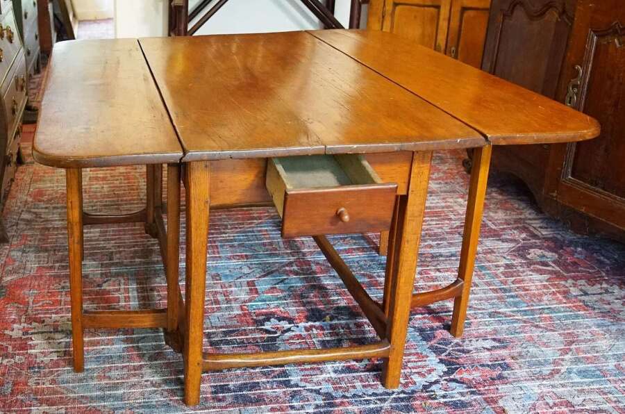 American pine gate leg table circa 1840