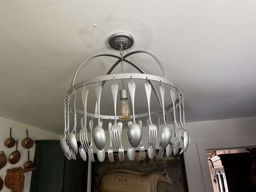 Vintage cutlery chandelier &ndash; repurposed flatware ceiling light fixture