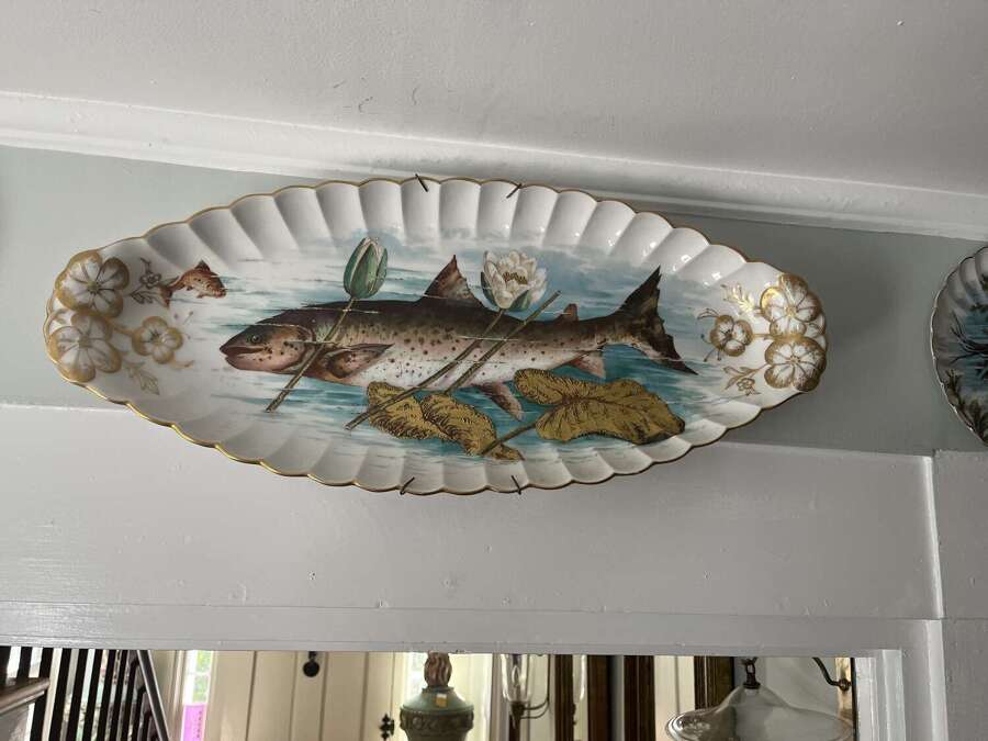 Hand-Painted Porcelain Fish & Turtle Plates with Sauce Boat &ndash; 19th Century